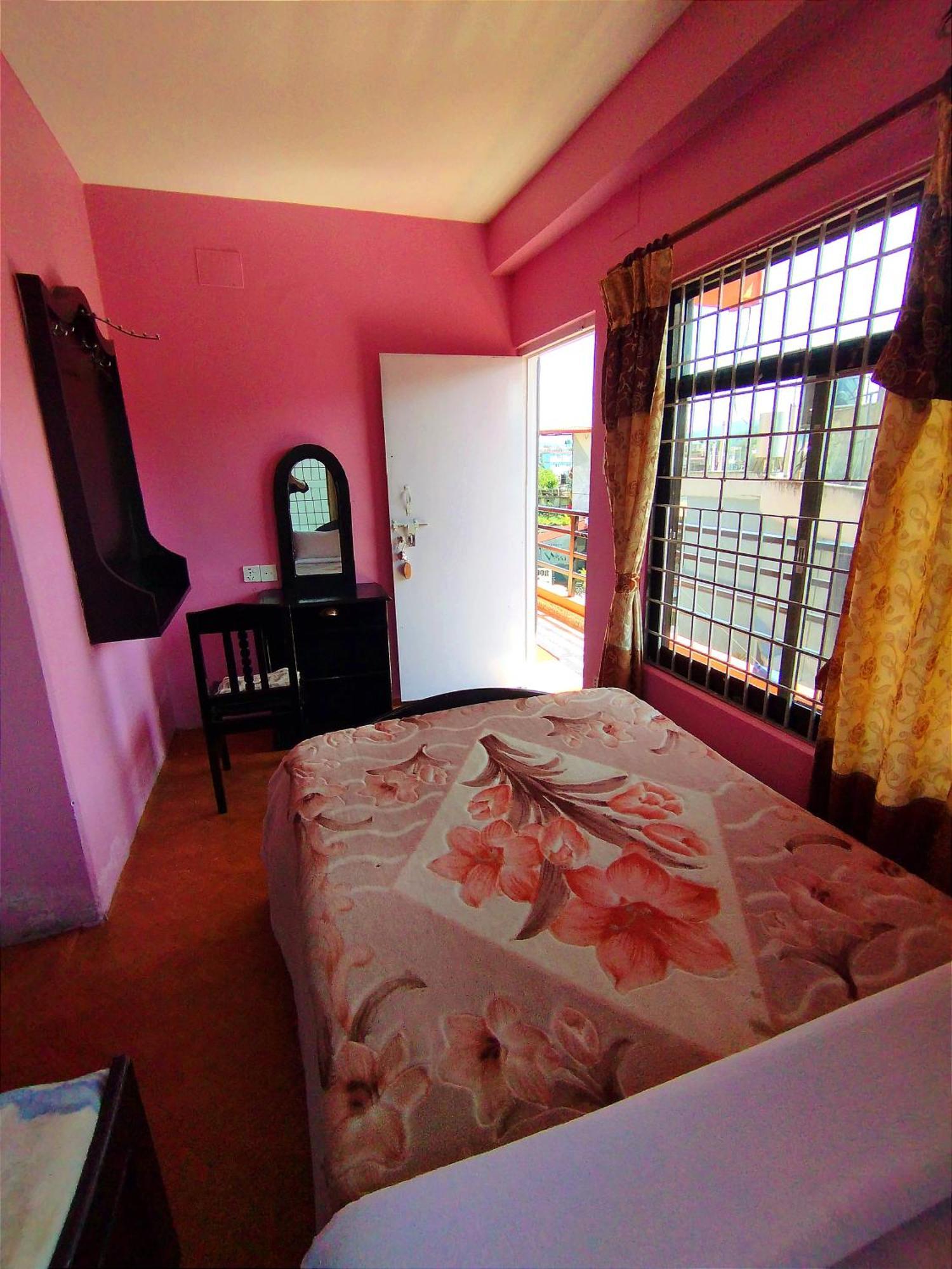 Hotel Santana Pokhara Room photo